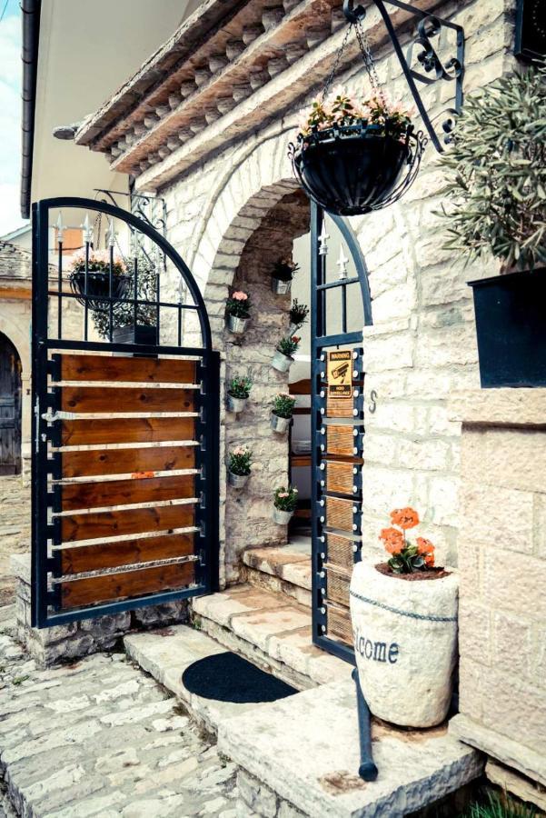 Hotel Domino Gjirokastër Exterior foto